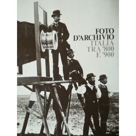Foto d'archivio. Italia tra '800 e '900. Antologia d'immagini tratte dalla fototeca del Touring Club Italiano.